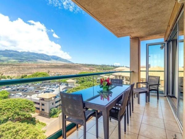 4-Bedroom Tandem Offering Ocean & Mountain Views in Maui