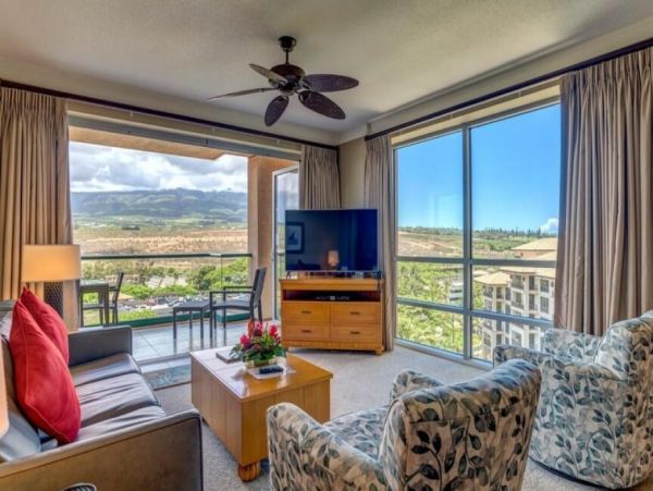 4-Bedroom Tandem Offering Ocean & Mountain Views in Maui