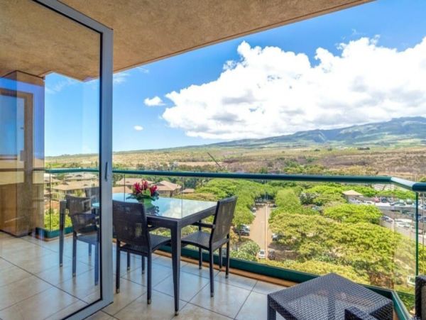 4-Bedroom Tandem Offering Ocean & Mountain Views in Maui