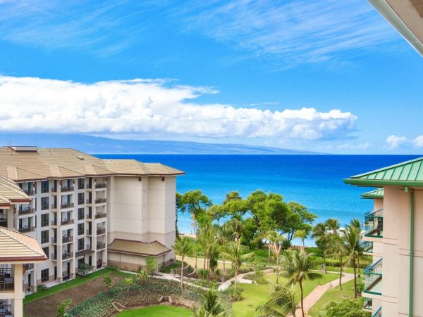 4-Bedroom Tandem Offering Ocean & Mountain Views in Maui