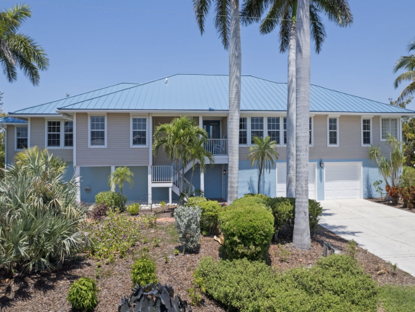 Luxurious 5-Bedroom Vacation Home in Sanibel Close to Beaches & Shopping