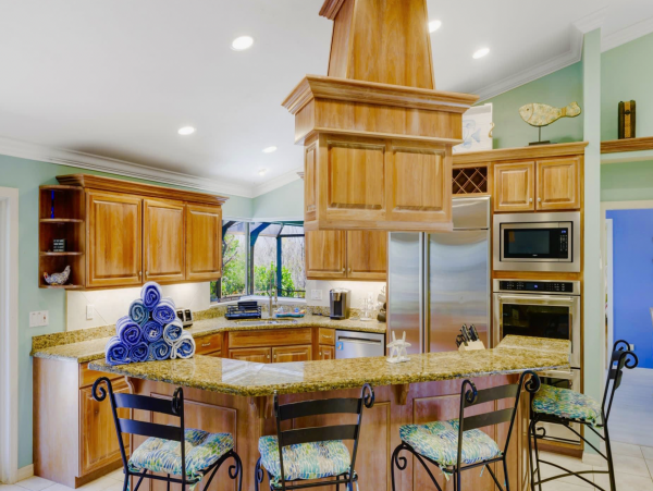 Luxurious 5-Bedroom Vacation Home in Sanibel Close to Beaches & Shopping