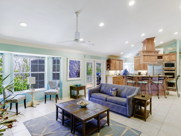 Luxurious 5-Bedroom Vacation Home in Sanibel Close to Beaches & Shopping
