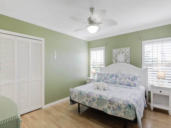 Luxurious 5-Bedroom Vacation Home in Sanibel Close to Beaches & Shopping