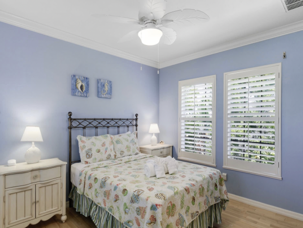 Luxurious 5-Bedroom Vacation Home in Sanibel Close to Beaches & Shopping