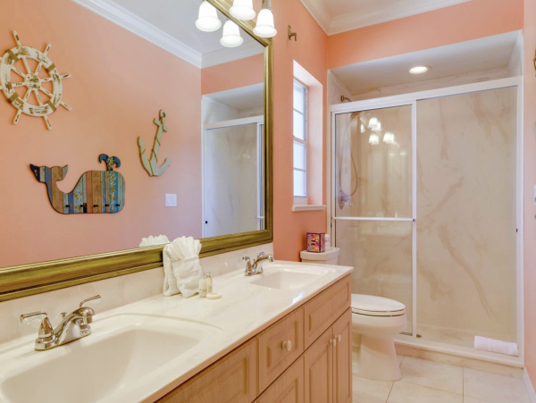 Luxurious 5-Bedroom Vacation Home in Sanibel Close to Beaches & Shopping