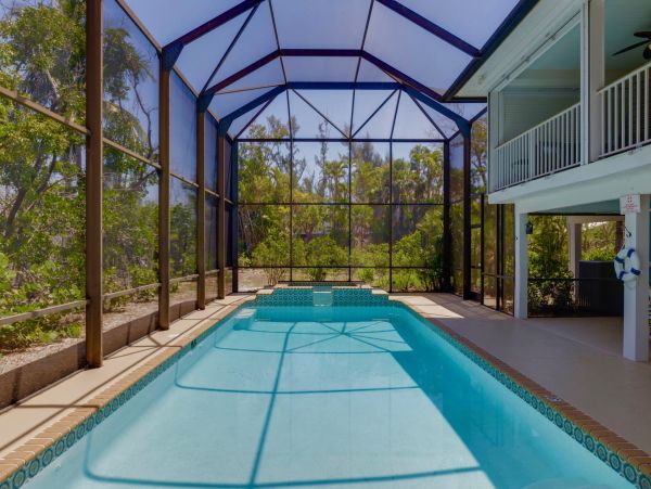 Luxurious 5-Bedroom Vacation Home in Sanibel Close to Beaches & Shopping