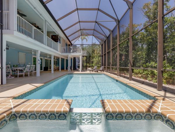 Luxurious 5-Bedroom Vacation Home in Sanibel Close to Beaches & Shopping