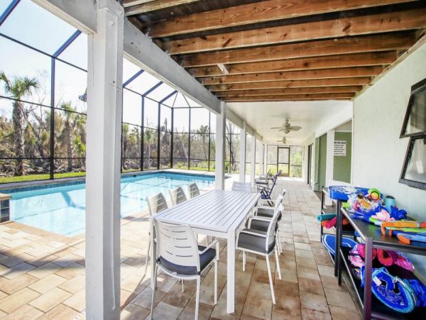 Four Bedroom Walk to Beach Vacation Home in Sanibel