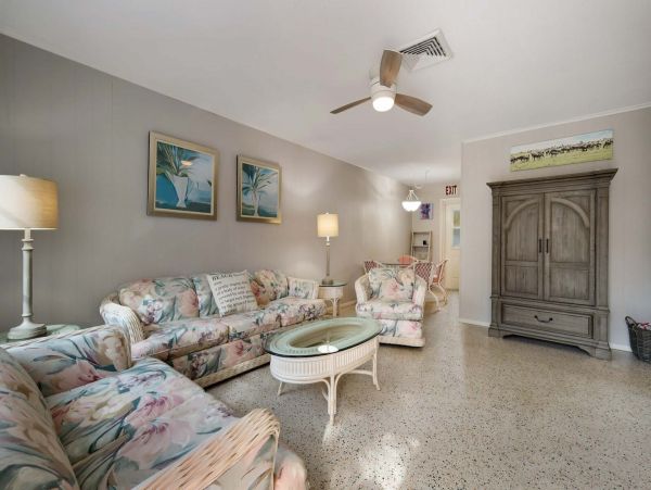 Cozy Vacation Rental Short Walk to Beach