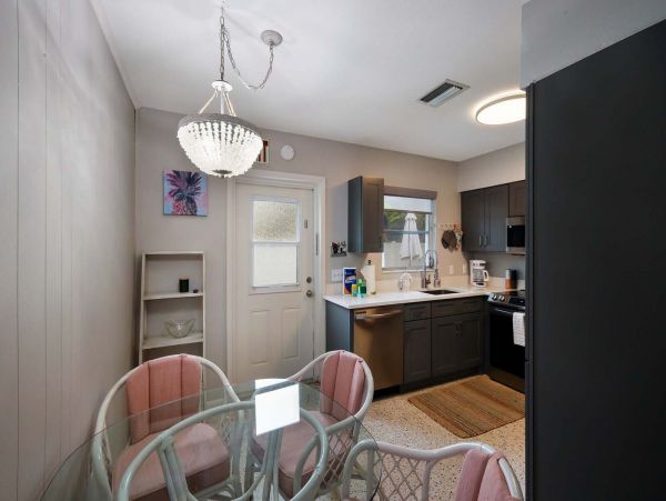 Cozy Vacation Rental Short Walk to Beach