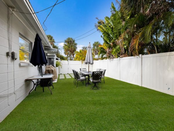 Cozy Vacation Rental Short Walk to Beach