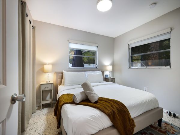 Cozy Vacation Rental Short Walk to Beach