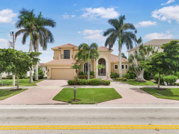 Spacious 4-Bedroom Marco Island Retreat w/ Waterfront Views