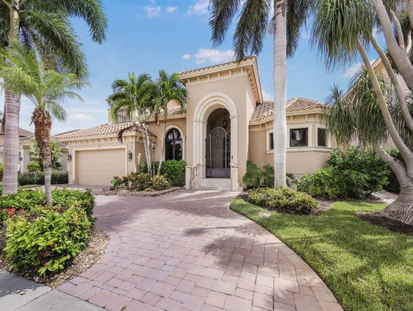 Spacious 4-Bedroom Marco Island Retreat w/ Waterfront Views