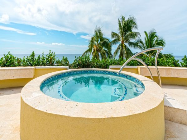 Luxury Grand Cayman Vacation Rental with Private Beach Access