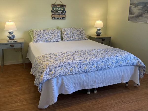 Cozy 2-Bed Condo in Holmes Beach with Heated Pool & Views