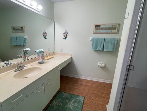 Cozy 2-Bed Condo in Holmes Beach with Heated Pool & Views