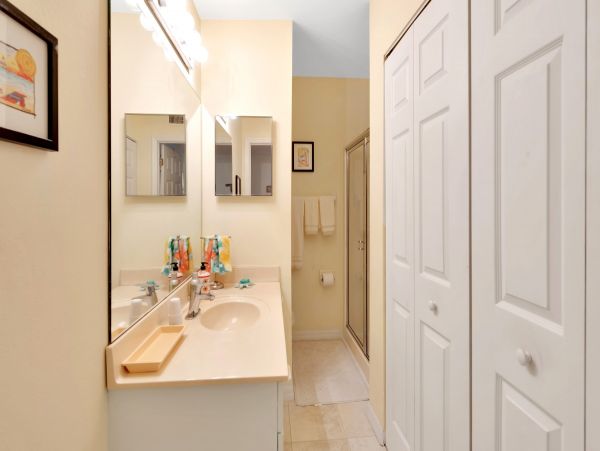 Cozy 2-Bed Condo in Holmes Beach with Heated Pool & Views