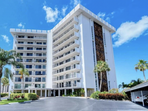 Stroll To St.Armands Circle Lido Key Delight