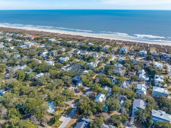 Isle of Palms Five Bedroom Stunning Vacation Rental Near the Beach
