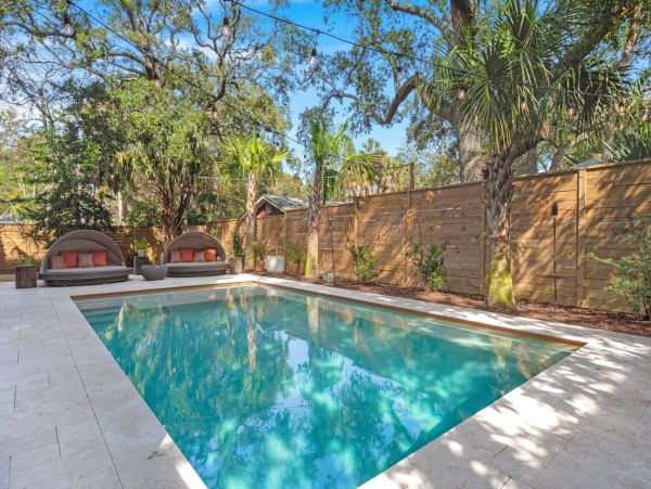 Isle of Palms Five Bedroom Stunning Vacation Rental Near the Beach