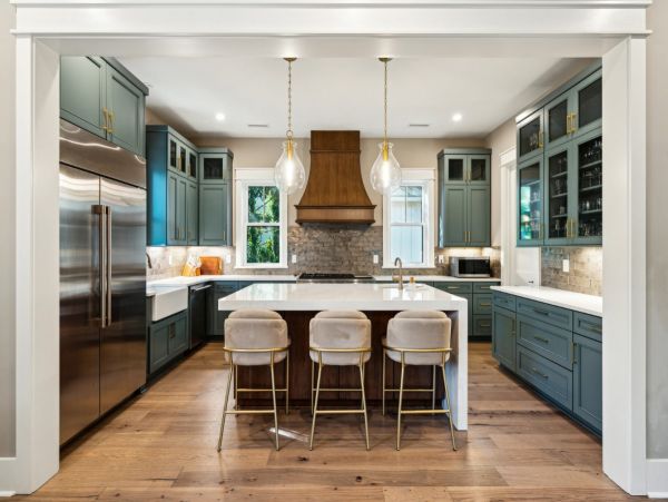 Isle of Palms Five Bedroom Stunning Vacation Rental Near the Beach