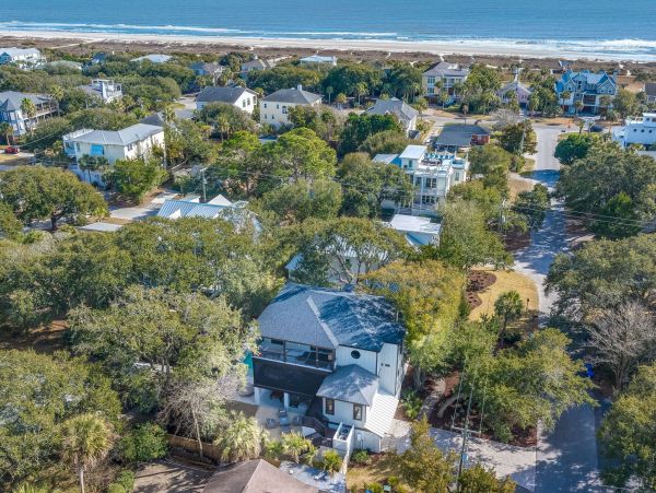 Isle of Palms Five Bedroom Stunning Vacation Rental Near the Beach