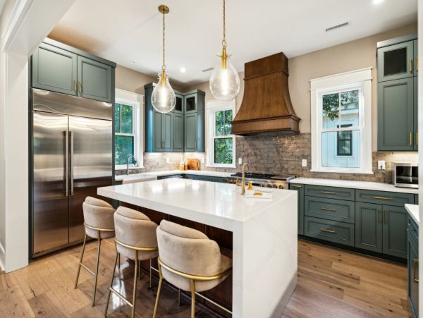 Isle of Palms Five Bedroom Stunning Vacation Rental Near the Beach