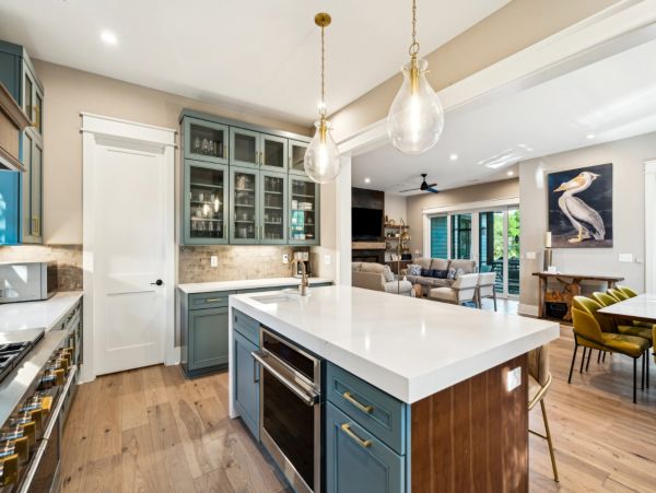 Isle of Palms Five Bedroom Stunning Vacation Rental Near the Beach