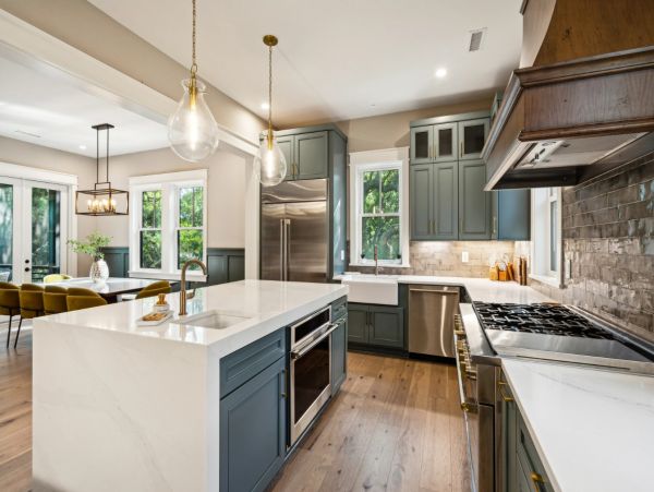 Isle of Palms Five Bedroom Stunning Vacation Rental Near the Beach
