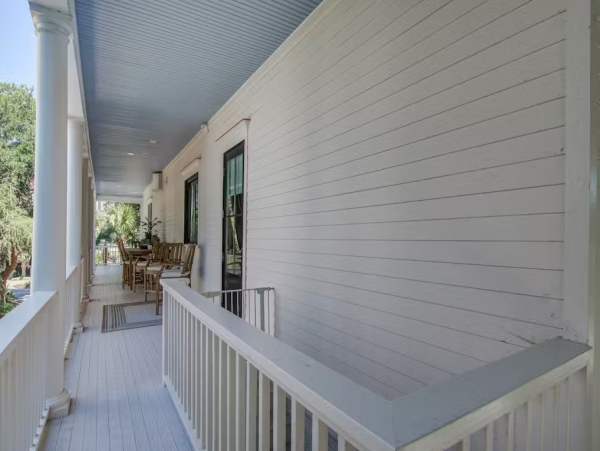 Isle of Palms Home Beautiful Views, Shared Pool & Gourmet Kitchen In SC