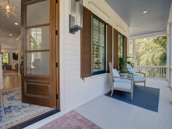 Isle of Palms Home Beautiful Views, Shared Pool & Gourmet Kitchen In SC