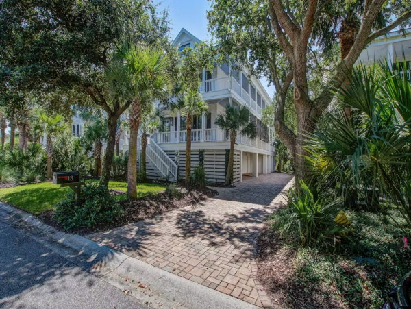 Isle of Palms Home Beautiful Views, Shared Pool & Gourmet Kitchen In SC