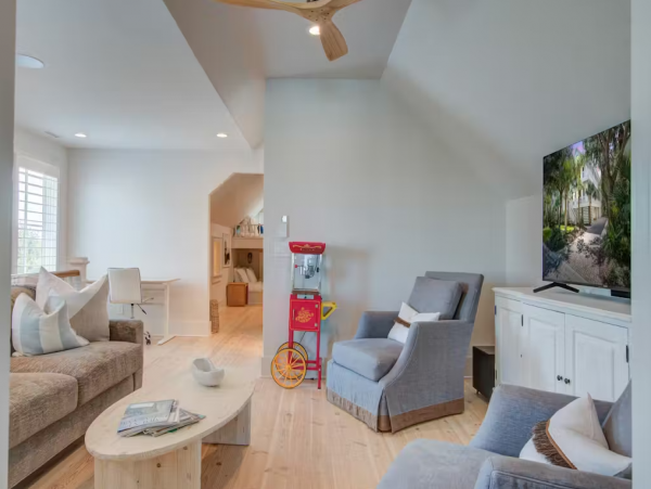 Isle of Palms Home Beautiful Views, Shared Pool & Gourmet Kitchen In SC