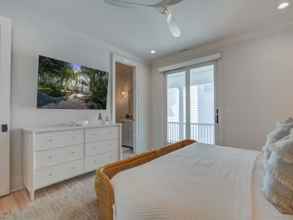 Isle of Palms Home Beautiful Views, Shared Pool & Gourmet Kitchen In SC