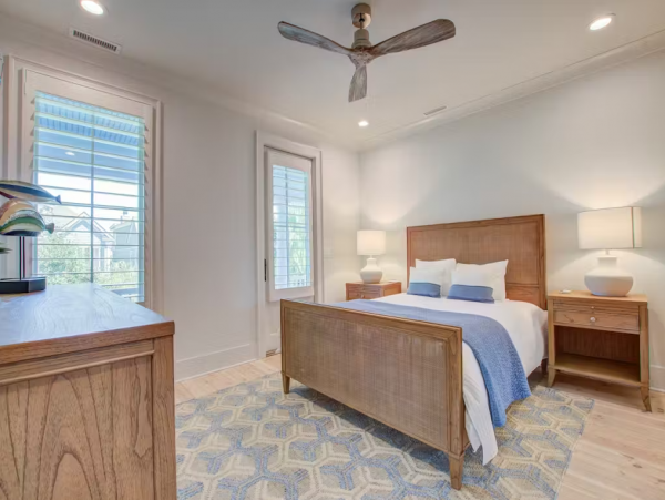 Isle of Palms Home Beautiful Views, Shared Pool & Gourmet Kitchen In SC