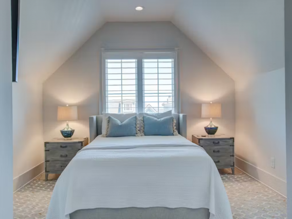 Isle of Palms Home Beautiful Views, Shared Pool & Gourmet Kitchen In SC