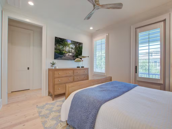 Isle of Palms Home Beautiful Views, Shared Pool & Gourmet Kitchen In SC