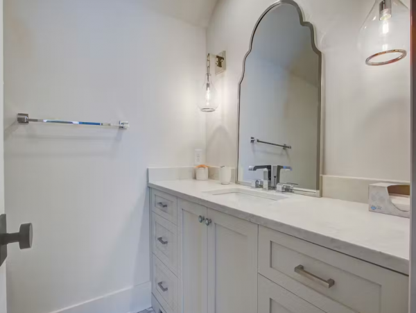 Isle of Palms Home Beautiful Views, Shared Pool & Gourmet Kitchen In SC