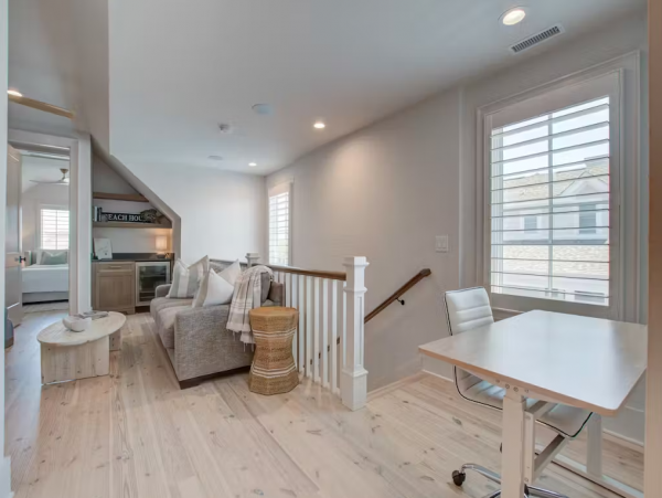 Isle of Palms Home Beautiful Views, Shared Pool & Gourmet Kitchen In SC