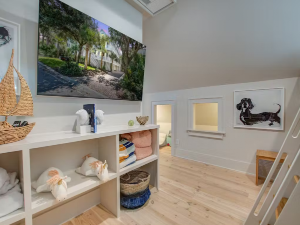 Isle of Palms Home Beautiful Views, Shared Pool & Gourmet Kitchen In SC