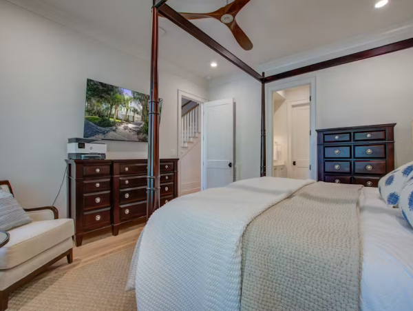 Isle of Palms Home Beautiful Views, Shared Pool & Gourmet Kitchen In SC
