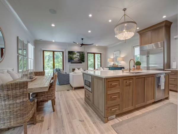 Isle of Palms Home Beautiful Views, Shared Pool & Gourmet Kitchen In SC