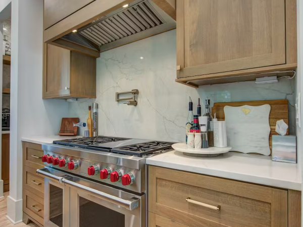 Isle of Palms Home Beautiful Views, Shared Pool & Gourmet Kitchen In SC