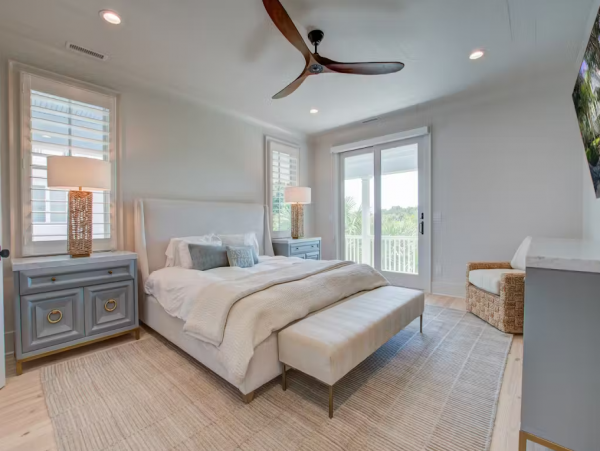 Isle of Palms Home Beautiful Views, Shared Pool & Gourmet Kitchen In SC