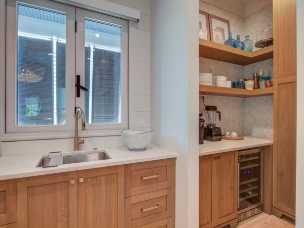 Isle of Palms Home Beautiful Views, Shared Pool & Gourmet Kitchen In SC