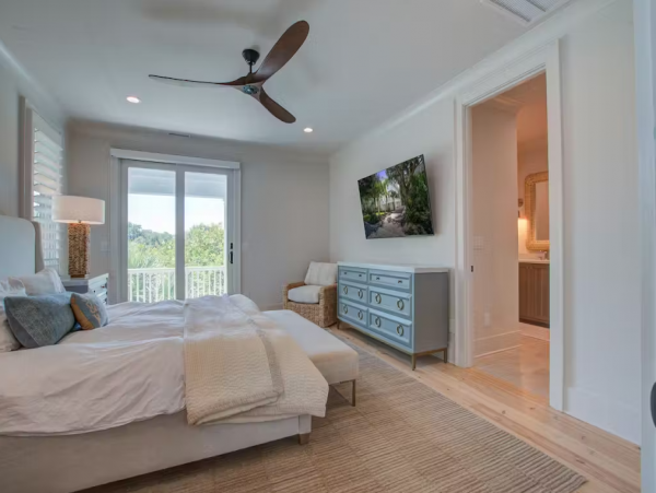 Isle of Palms Home Beautiful Views, Shared Pool & Gourmet Kitchen In SC