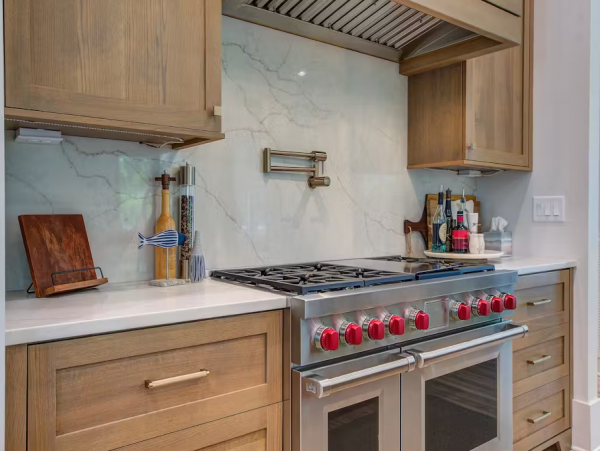 Isle of Palms Home Beautiful Views, Shared Pool & Gourmet Kitchen In SC