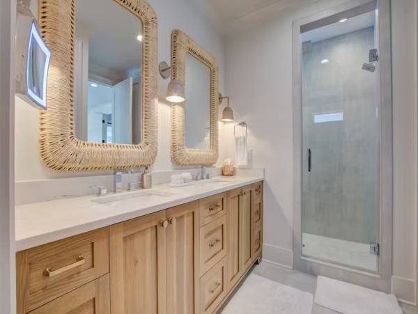 Isle of Palms Home Beautiful Views, Shared Pool & Gourmet Kitchen In SC